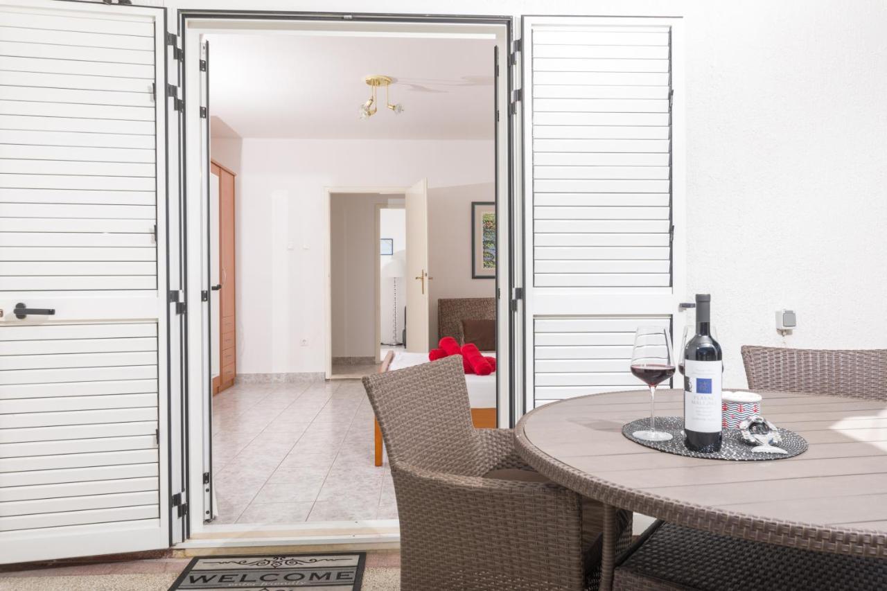 Apartments Dobronic Jelsa  Εξωτερικό φωτογραφία