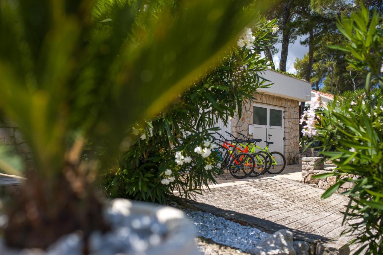 Apartments Dobronic Jelsa  Εξωτερικό φωτογραφία