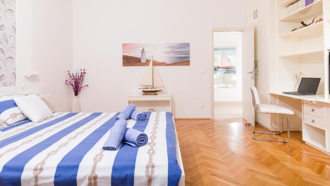 Apartments Dobronic Jelsa  Εξωτερικό φωτογραφία
