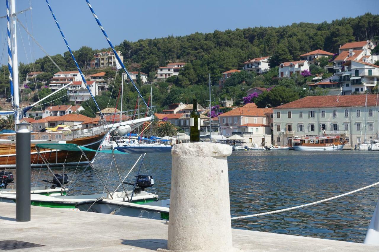 Apartments Dobronic Jelsa  Εξωτερικό φωτογραφία